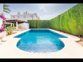 Bungalow 90m2, airco 2, Pool 5x10, Sandy Beach 200m, Wifi, Carport for 2 cars.